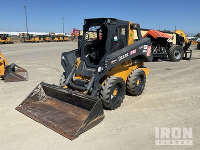 2022 John Deere 330G Minicargadora