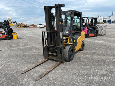 Cat GP35N5 6450 lb Pneumatic Tire Forklift