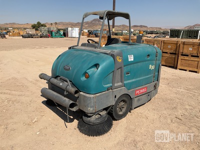 Tennant S30 Ride-On Sweeper