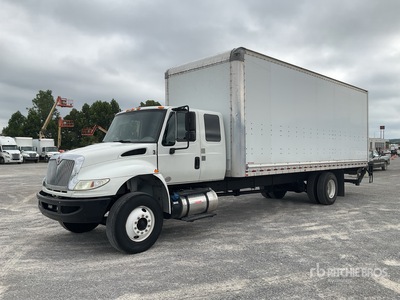 2018 International 4300 4x2 Furgoneta caja cerrada