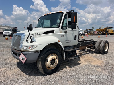2004 International 4300 4x2 Autocarro cabina e telaio