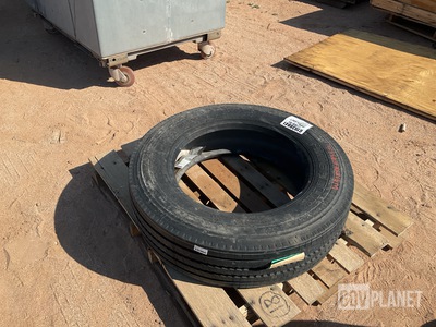 Michelin 255/70 R22.5 Tire