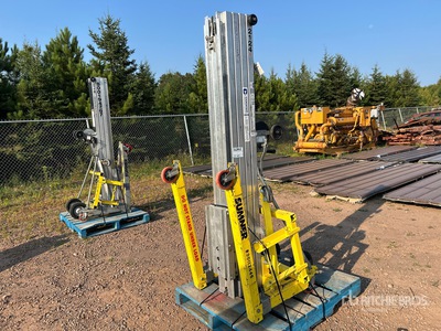 Sumner 2124 Material Hoist