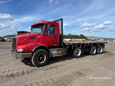2006 Volvo VHD84B 8x4 Camion à Plateau