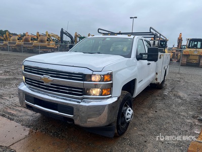 2015 Chevrolet Silverado 3500HD 4x4 Crew Cab Utility Truck