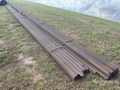 Quantity of (2) Bundles of 2 in x 2 in x 40 ft Angle Iron Materiale edile