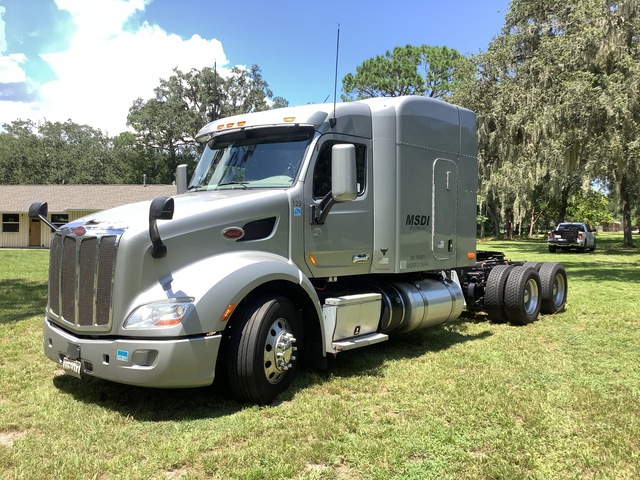 2021 Peterbilt 579 6x4 T/A Sleeper Truck Tractor 2021 Peterbilt 579 6x4 T/A Sleeper Truck Tractor