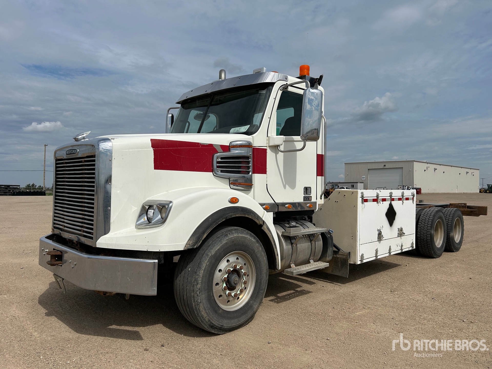 2015 Freightliner 122SD Cabine et châssis