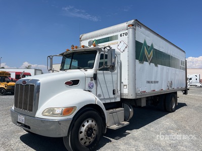 2013 Peterbilt 337 4x2 バントラック