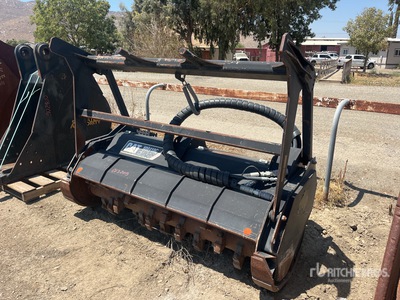 Cat HM418C 72 in Mulcher o sterowaniu burtowym