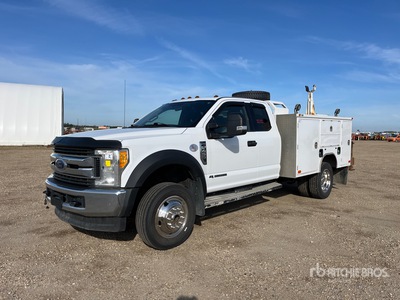 2017 Ford F-450 XLT 4x4 Extended Cab Utility Truck