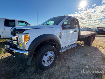 2017 Ford F-550 XLT 4x4 Ciężarówka z płaską platformą (Inoperable)