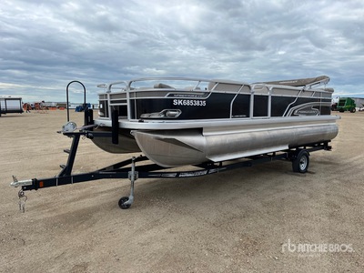 2018 Princecraft Sport Fisher 23 23 ft Pontoon Boat w/2017 Karavan Trailer