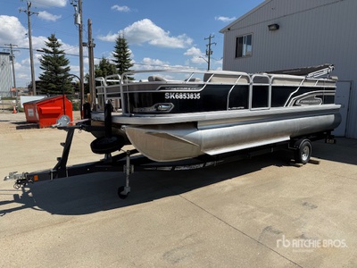 2018 Princecraft Sport Fisher 23 Pontoon Boat
