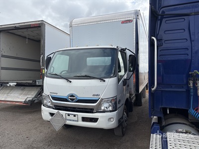 2016 Hino 720 4x2 Van Truck