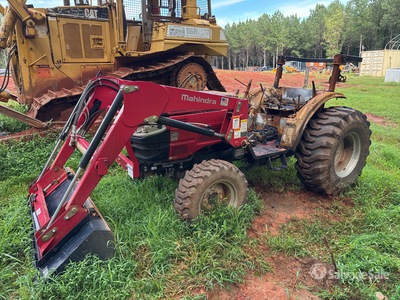 2022 Mahindra 1626 4WD Trattore da giardinaggio (Inoperable)