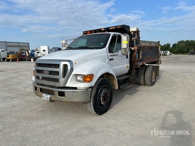 2005 Ford F-750 XL 4x2 S/A Dump Truck