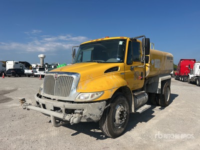 2012 International 4300 SBA 4x2 Camion à eau