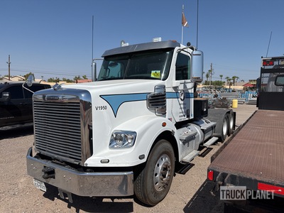 2015 Freightliner Coronado 6x4 T/A Dagcabine Trekker
