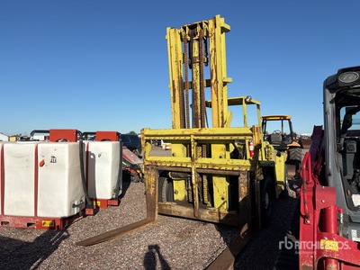Clark CHY250B 25000 lb Pneumatic Tire Forklift フォークリフト (Inoperable)