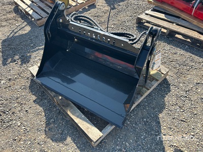 2025 GIYI GY-XKH39F 39 in Multi-Purpose Mini Skid Steer Bucket (Unused)