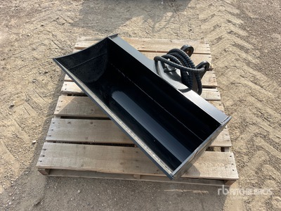 GIYI 32 in Q/C Hydraulic Tilting Excavator Bucket - Fits Cat 3-5 ton (Unused)