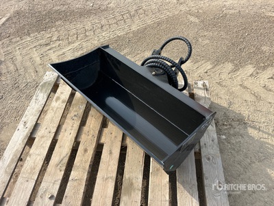GIYI 32 in Q/C Hydraulic Tilting Excavator Bucket - Fits Cat 3-5 ton (Unused)