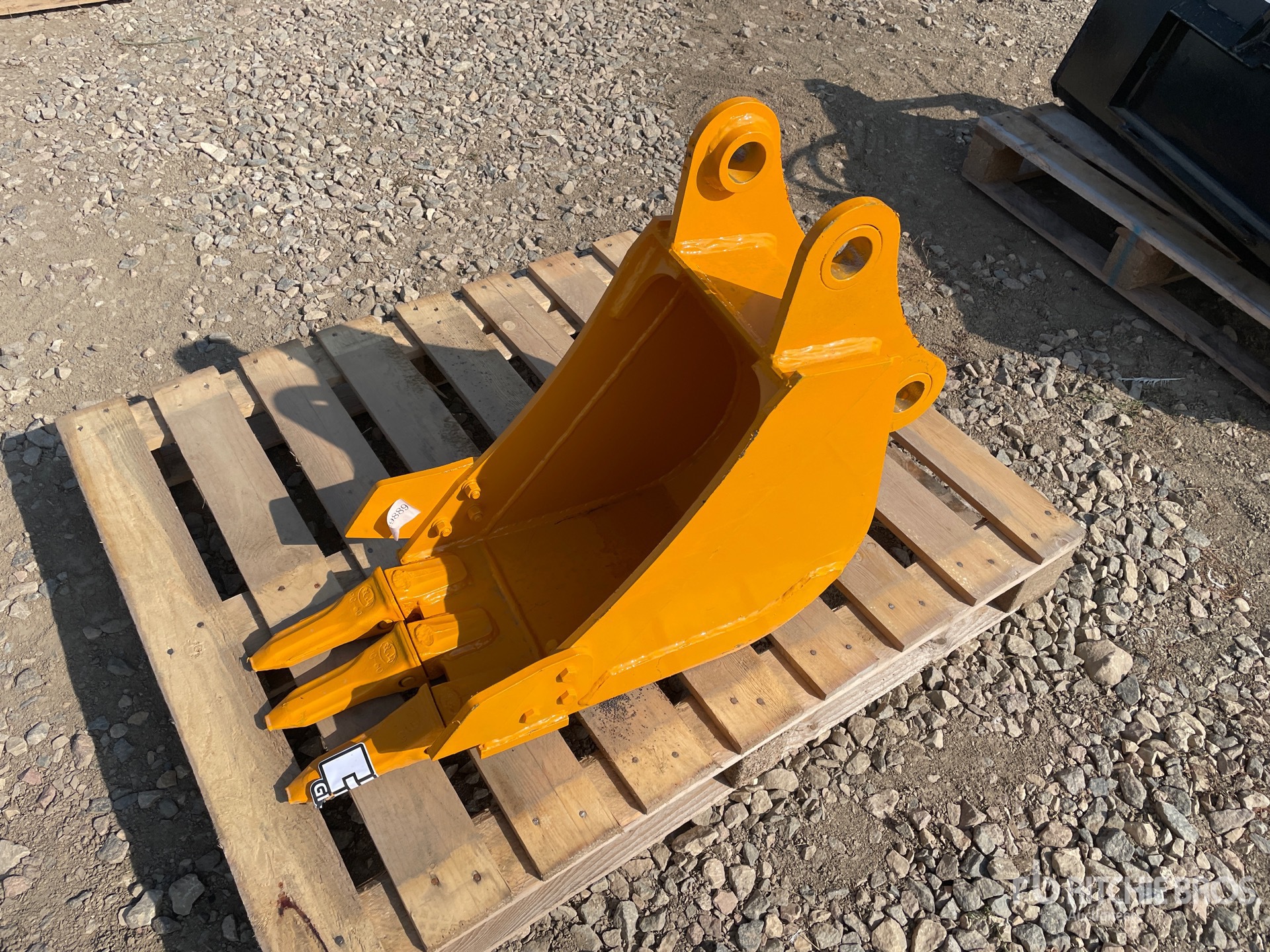 GIYI 12 in Digging Cazo para excavadora - Fits Cat 305 (Unused)