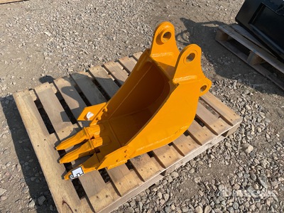 GIYI 12 in Digging Excavator Bucket - Fits Cat 305 (Unused)