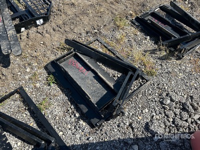 2025 GIYI GY-XHC 30 in Mini Skid Steer Forks (Unused)