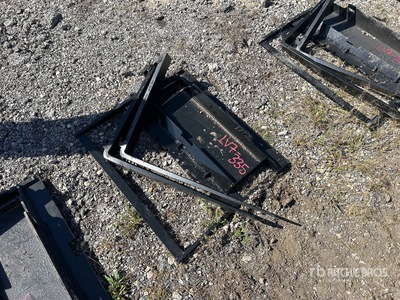 2025 GIYI GY-XHC 30 in Mini Skid Steer Forks (Unused)