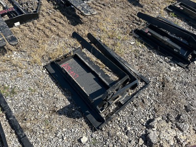 2025 GIYI GY-XHC 30 in Mini Skid Steer Forks (Unused)