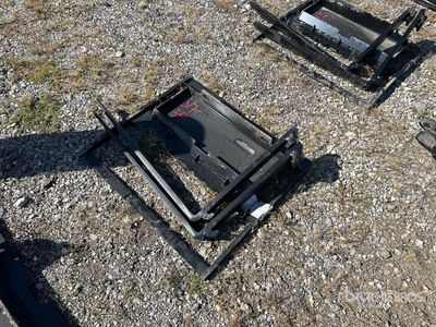 2025 GIYI GY-XHC 30 in Mini Skid Steer Forks (Unused)