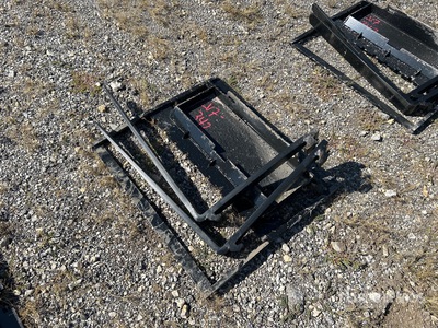 2025 GIYI GY-XHC 30 in Mini Skid Steer Forks (Unused)