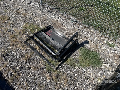 2025 GIYI GY-XHC 30 in Mini Skid Steer Forks (Unused)