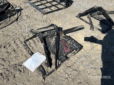 2025 GIYI GY-XHC 29 in Mini Skid Steer Forks (Unused)