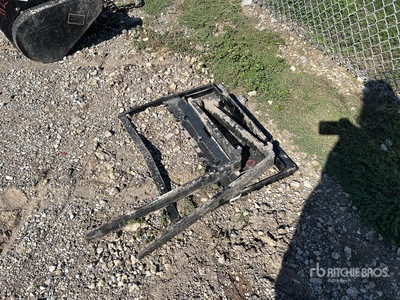 2025 GIYI GY-XHC 29 in Mini Skid Steer Forks (Unused)