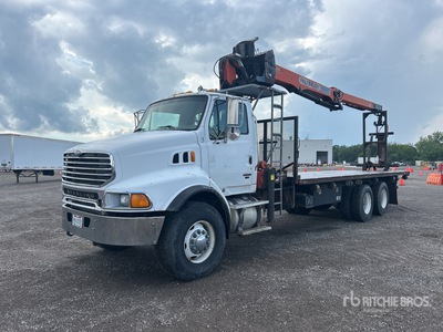Palfinger PW260 Knuckle Boom on 2005 Sterling 9500 6x4 Boom Truck