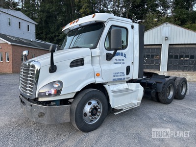 2014 Freightliner Cascadia 113 6x4 Day Cab Truck Tractor