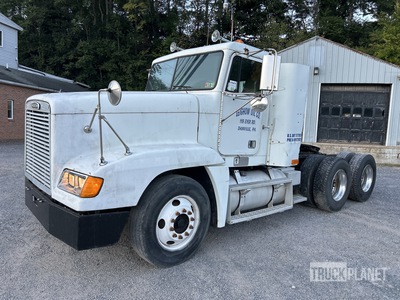 2000 Freightliner FLD 6x4 Day Cab Truck Tractor