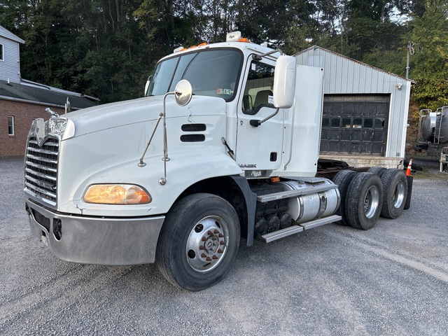 2008 Mack CXU613 6x4 T/A Day Cab Truck Tractor 2008 Mack CXU613 6x4 T/A Day Cab Truck Tractor