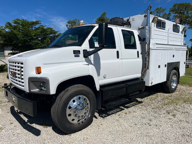 2008 GMC C7500 4x2 Crew Cab Service Truck