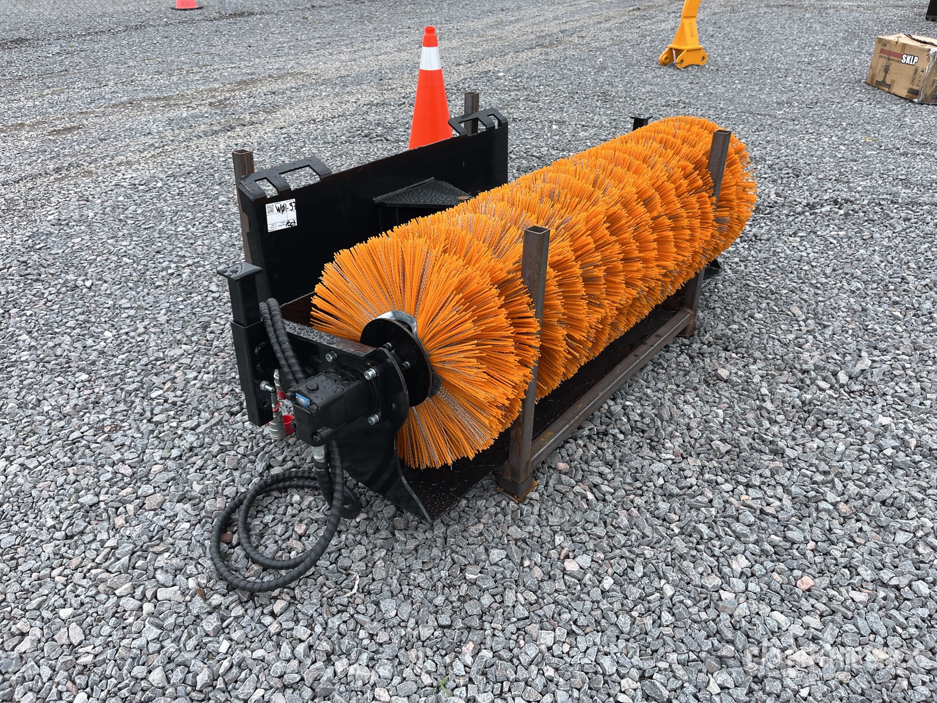 2025 Sweepster SE61 61 in Barredora para Minicargador (Sin Usar) / Balayeuse pour chargeuse à différentiel (Unused)