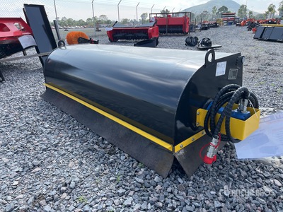 2025 GIYI BS72 72 in Closed Skid Steer Sweeper (Unused)