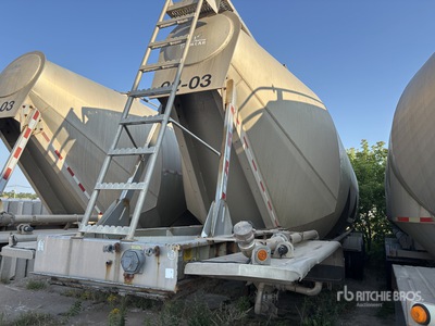 2002 Tremcar 1600 cft Tri/A 43 Ft Pneumatic Bulk Trailer
