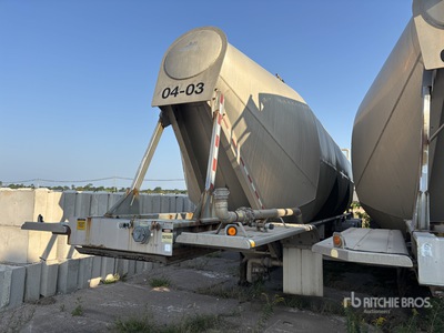 2004 Tremcar 1600 cft Tri/A 43 Ft Pneumatic Bulk Trailer