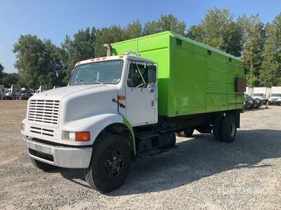 1991 International 8100 4x2 Chipper Truck