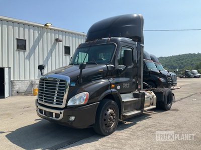 2016 Freightliner Cascadia 113 4x2 S/A Day Cab Truck Tractor (Inoperable)