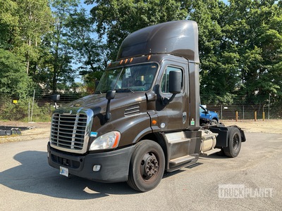 2017 Freightliner Cascadia 113 4x2 S/A Day Cab Truck Tractor (Inoperable)