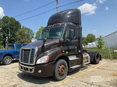 2015 Freightliner Cascadia 113 4x2 S/A Day Cab Truck Tractor (Inoperable)